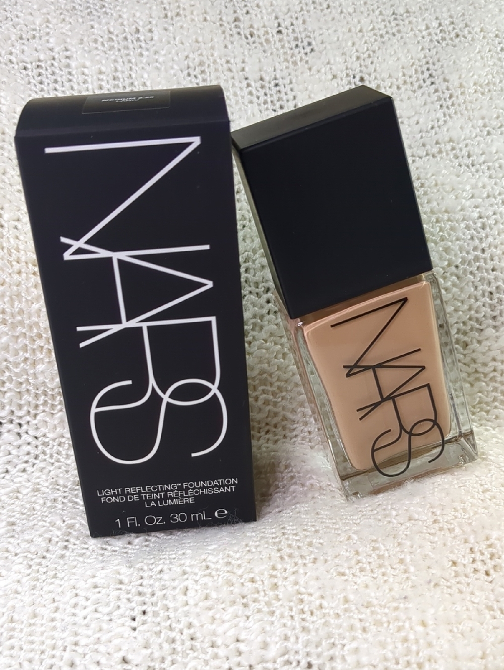 NARS Natural Matte Longwear Foundation in LANAI M2.25, 30ml/1.0fl oz - Picture 2 of 11